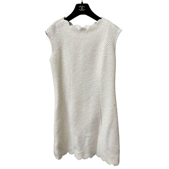 Chanel White Tweed Scalloped Sleeveless Dress Size 40 Made In France Elegant Des